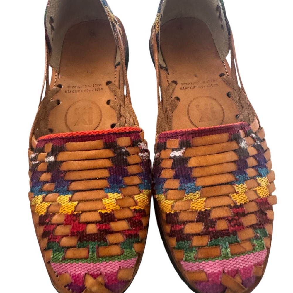 IX - Water for Children - NEW size 8
Huarache Sandal - Multi